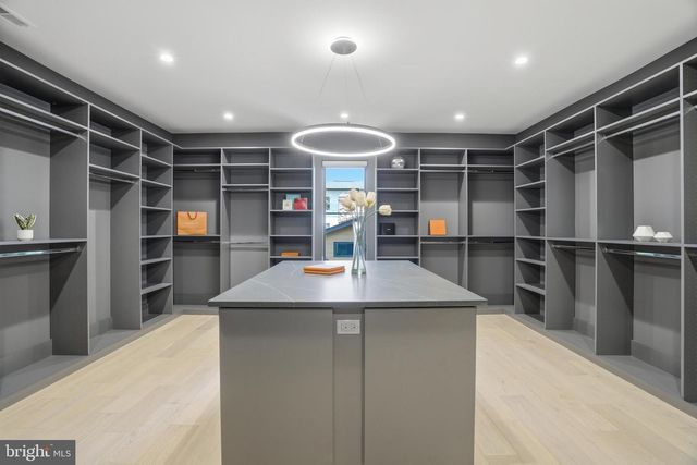 1608 WRIGHTSON DR, Mclean, VA 22101