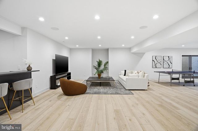 1608 WRIGHTSON DR, Mclean, VA 22101