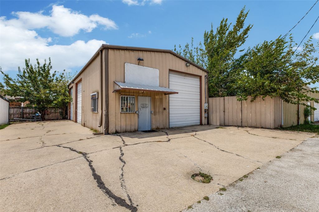 305 E Aimee Street, Forney, TX 75126