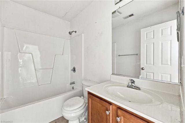 306 Walden Ridge Court, Winston-salem, NC 27127