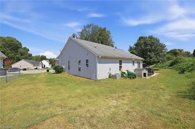 306 Walden Ridge Court, Winston-salem, NC 27127