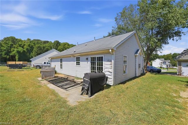 306 Walden Ridge Court, Winston-salem, NC 27127