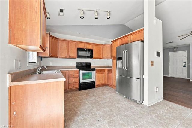 306 Walden Ridge Court, Winston-salem, NC 27127