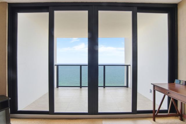 2301 S Ocean Drive 2303, Hollywood, FL 33019