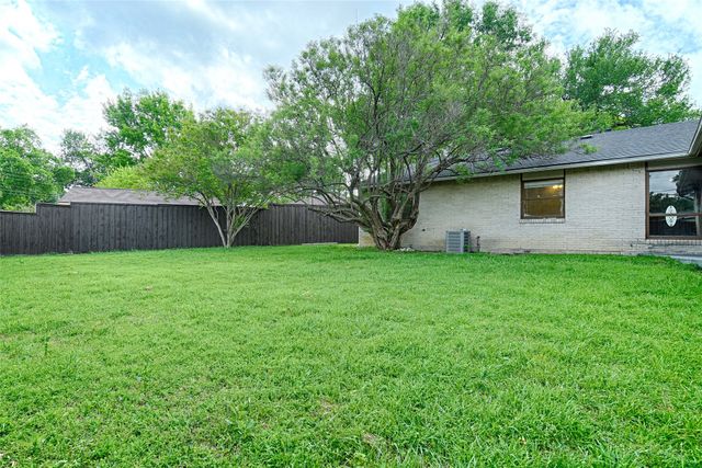 3731 Truesdell Place, Dallas, TX 75244
