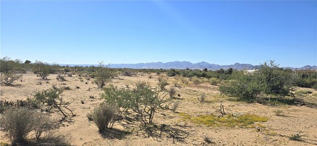 5658 W Burro Drive, Golden Valley, AZ 86413