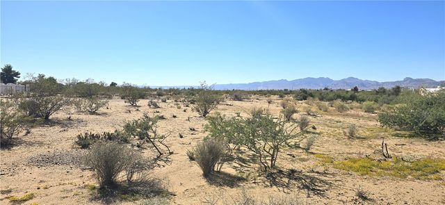 5658 W Burro Drive, Golden Valley, AZ 86413