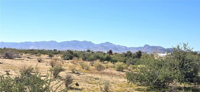 5658 W Burro Drive, Golden Valley, AZ 86413