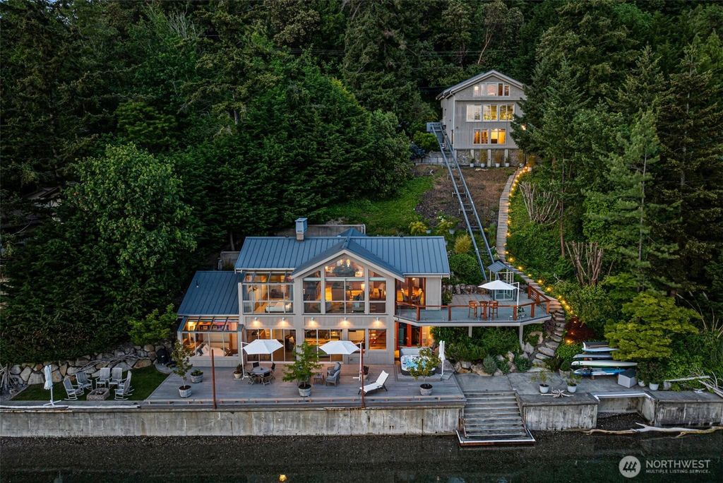 540 3rd Avenue, Fox Island, WA 98333