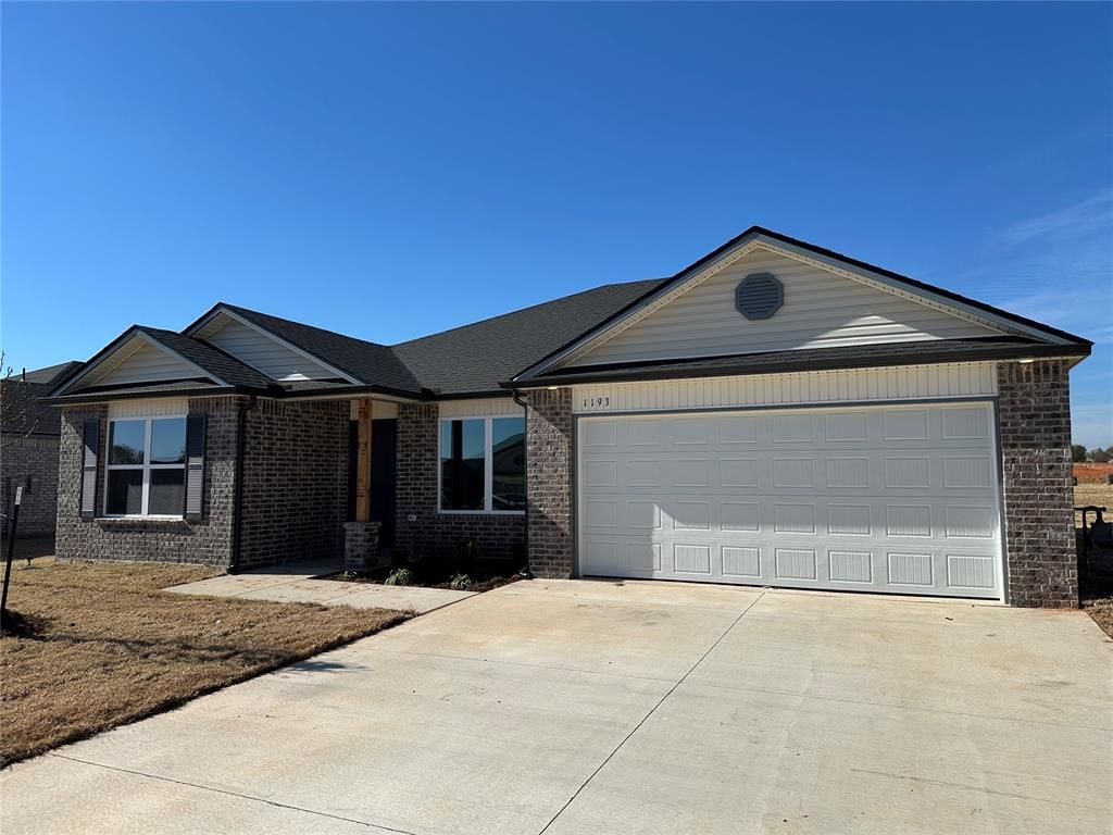 1193 Sunflower Lane, Newcastle, OK 73065