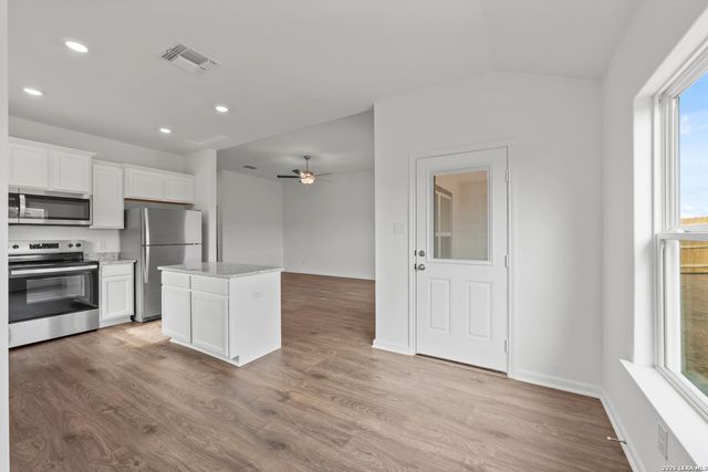 16178 Farmer, Lytle, TX 78052