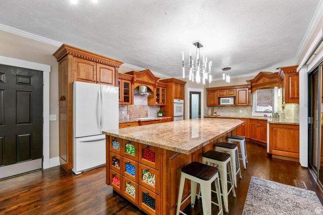 2342 E CHARROS RD, Sandy, UT 84092