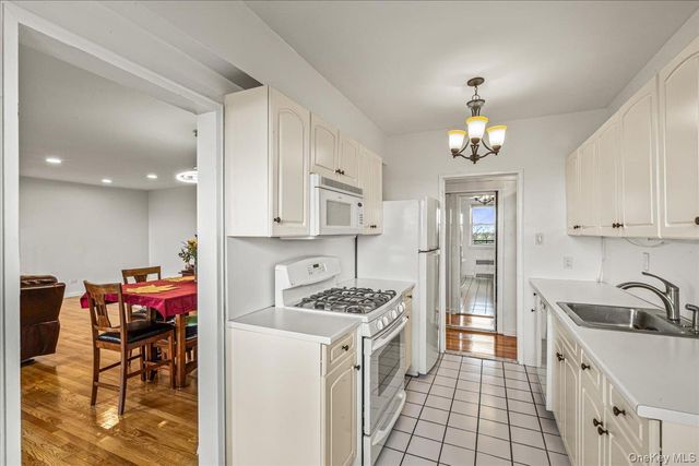 16201 Powells Cove Boulevard 6K, Beechhurst, NY 11357