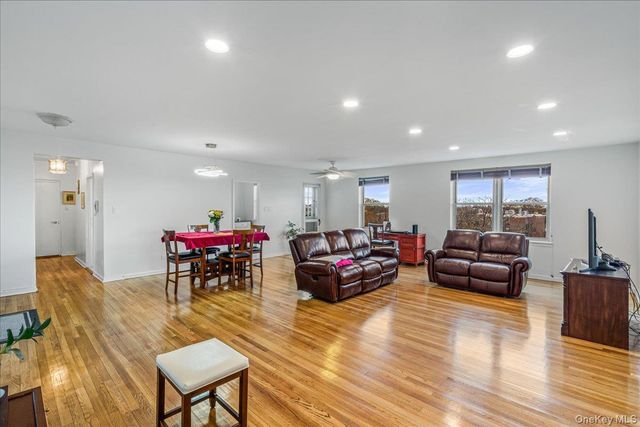 16201 Powells Cove Boulevard 6K, Beechhurst, NY 11357