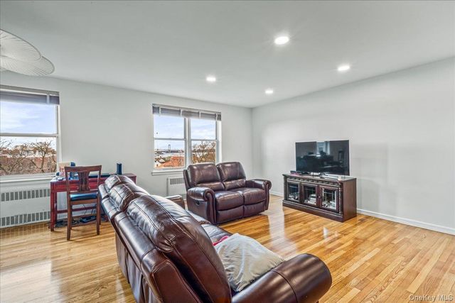 16201 Powells Cove Boulevard 6K, Beechhurst, NY 11357