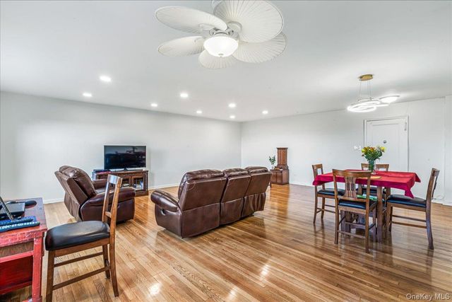 16201 Powells Cove Boulevard 6K, Beechhurst, NY 11357