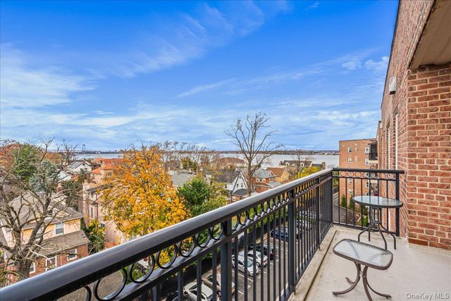 16201 Powells Cove Boulevard 6K, Beechhurst, NY 11357