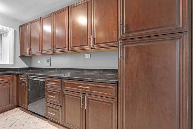 6134 N Damen Avenue 2B, Chicago, IL 60659