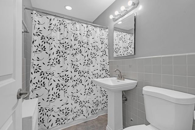 6134 N Damen Avenue 2B, Chicago, IL 60659