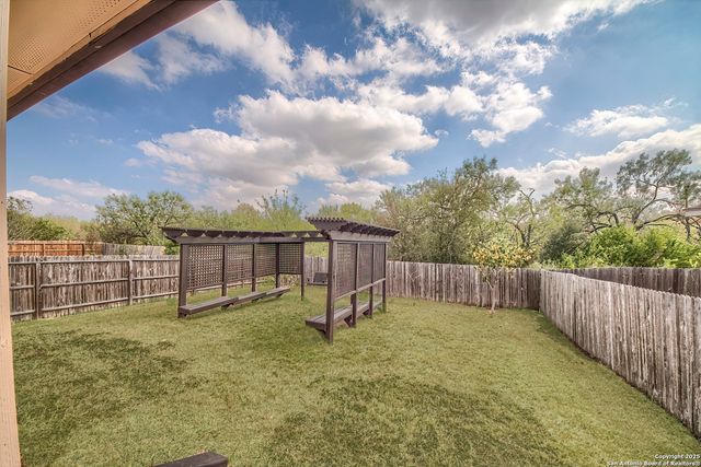 8026 Eclipse Bend, San Antonio, TX 78252