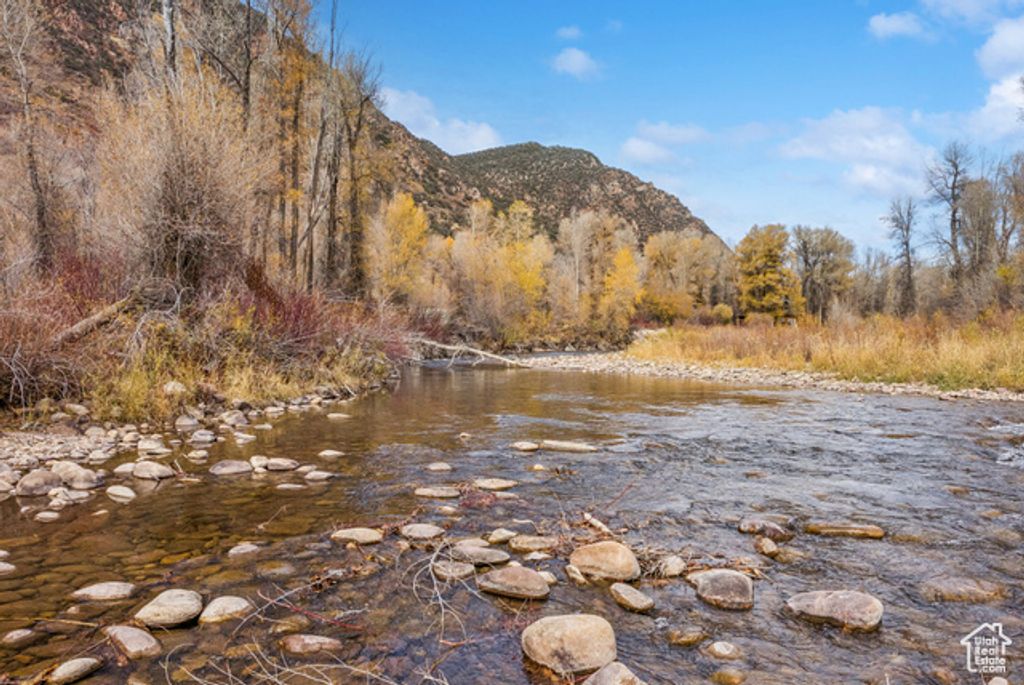 Image 7 of property listing at 2638 E WEBER CANYON RD, Oakley, UT 84055