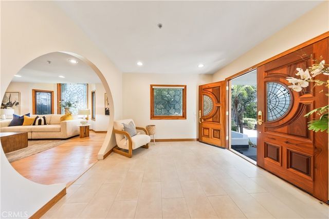 1209 S 8th Avenue, Arcadia, CA 91006