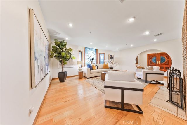 1209 S 8th Avenue, Arcadia, CA 91006