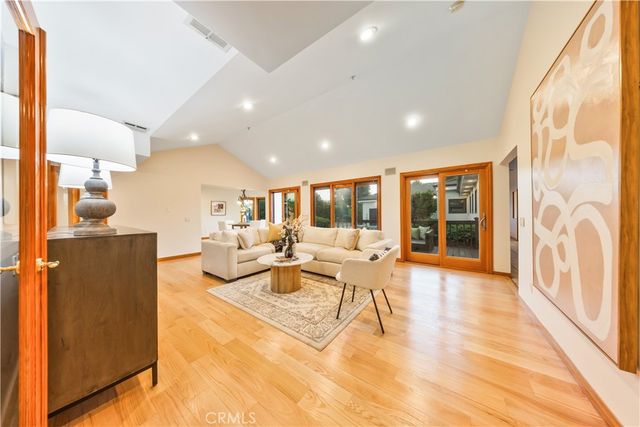 1209 S 8th Avenue, Arcadia, CA 91006