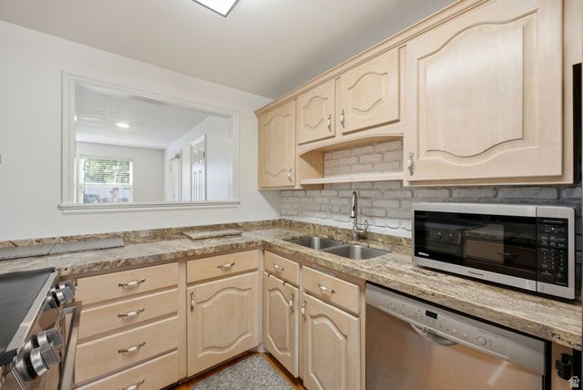 1174 VIOLET DR, Sandy, UT 84094