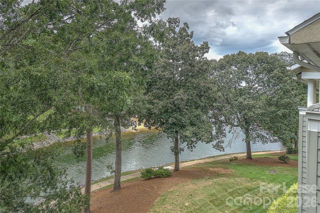 20105 Henderson Road E, Cornelius, NC 28031