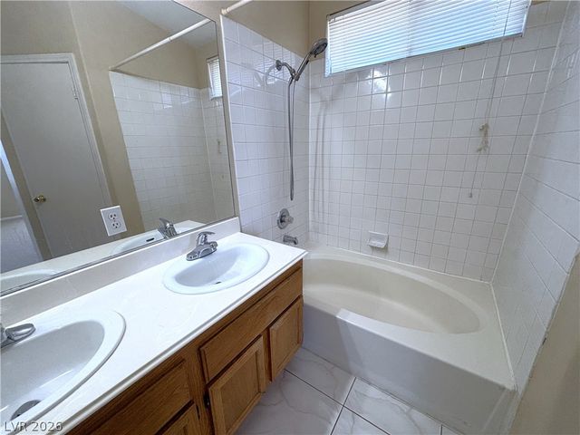 1324 Nugget Creek Drive, Las Vegas, NV 89108