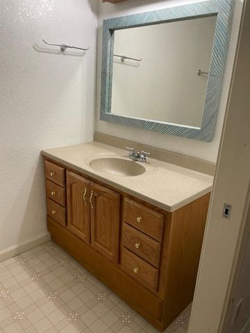 8617 Oldwoods Way, Sacramento, CA 95828