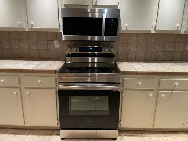 8617 Oldwoods Way, Sacramento, CA 95828