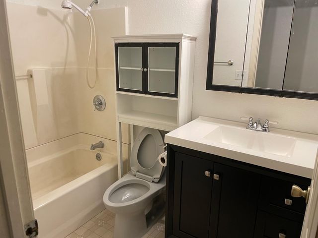 8617 Oldwoods Way, Sacramento, CA 95828