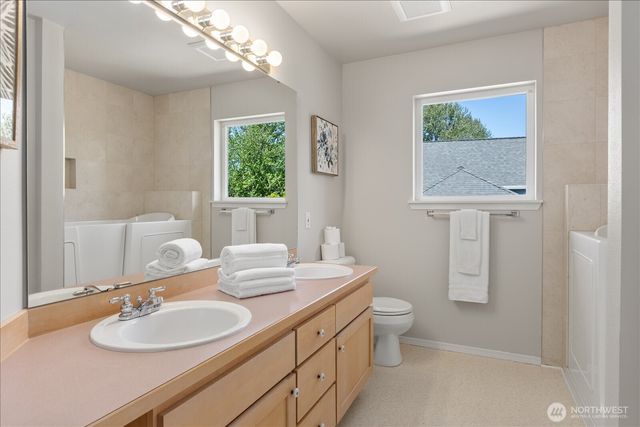 7205 NE 147th Place, Kenmore, WA 98028
