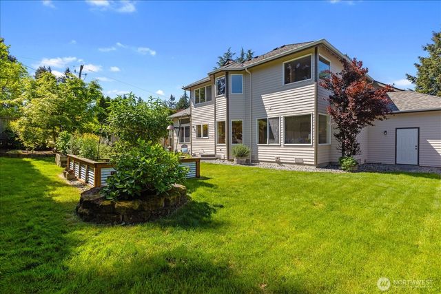 7205 NE 147th Place, Kenmore, WA 98028