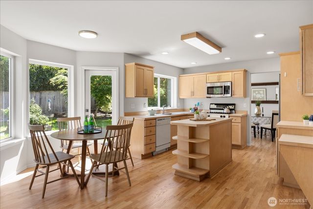 7205 NE 147th Place, Kenmore, WA 98028