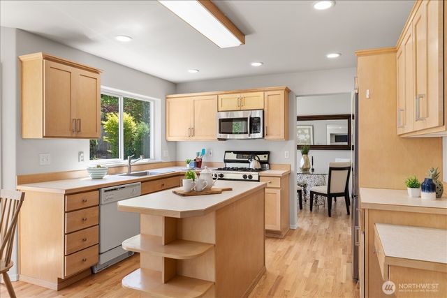 7205 NE 147th Place, Kenmore, WA 98028