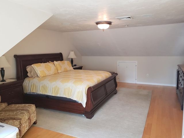 660 Thacher St 402, Attleboro, MA 02703
