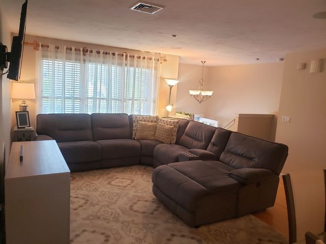 660 Thacher St 402, Attleboro, MA 02703