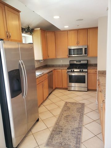 660 Thacher St 402, Attleboro, MA 02703