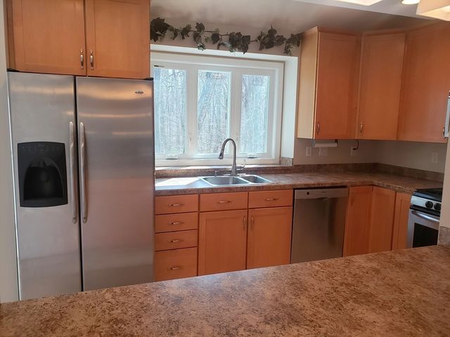 660 Thacher St 402, Attleboro, MA 02703