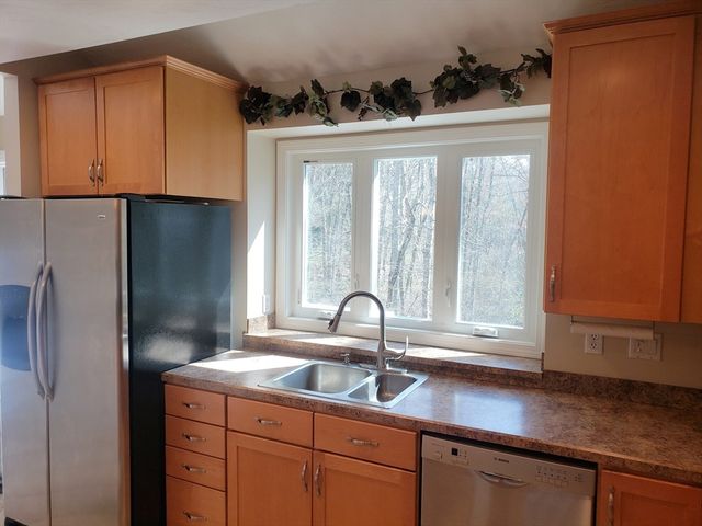 660 Thacher St 402, Attleboro, MA 02703