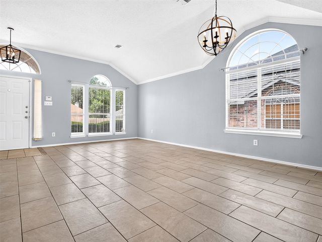 1022 Pondview Drive, Cedar Hill, TX 75104