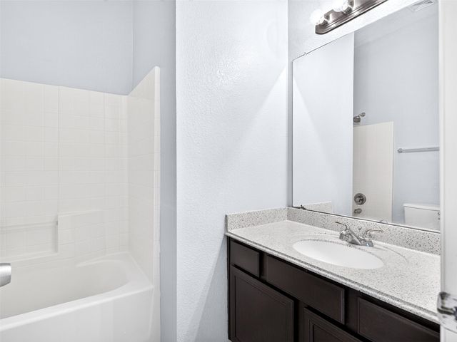 1022 Pondview Drive, Cedar Hill, TX 75104