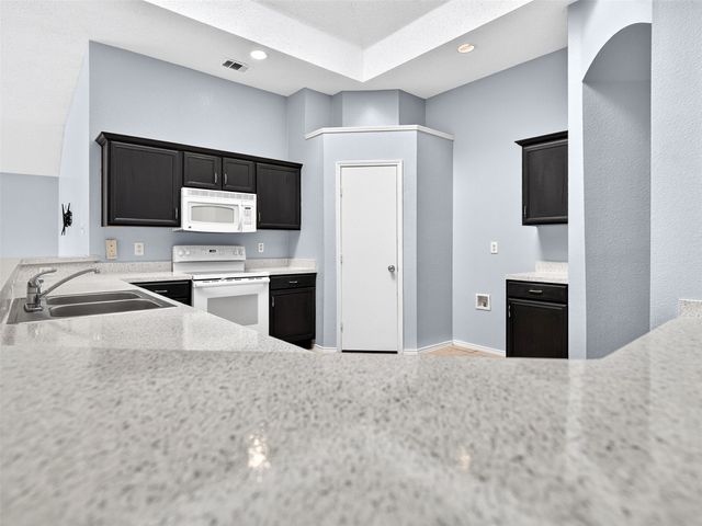1022 Pondview Drive, Cedar Hill, TX 75104