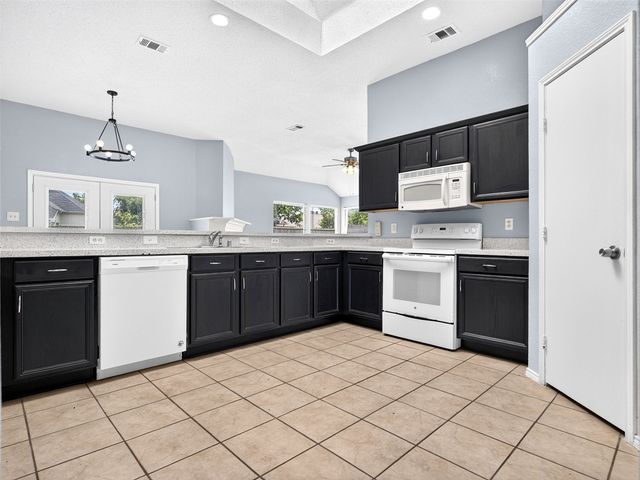 1022 Pondview Drive, Cedar Hill, TX 75104