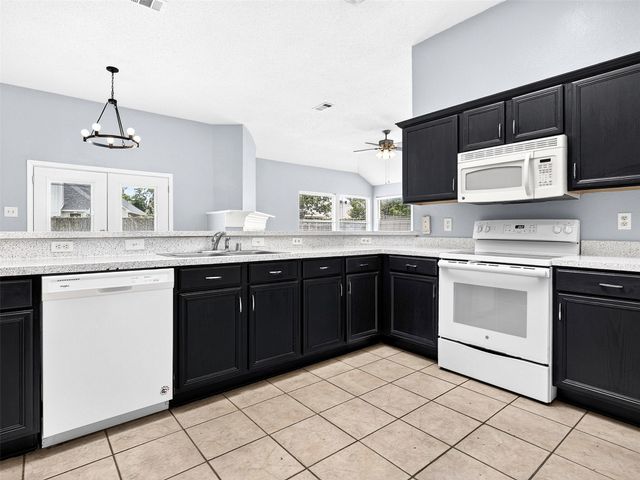 1022 Pondview Drive, Cedar Hill, TX 75104