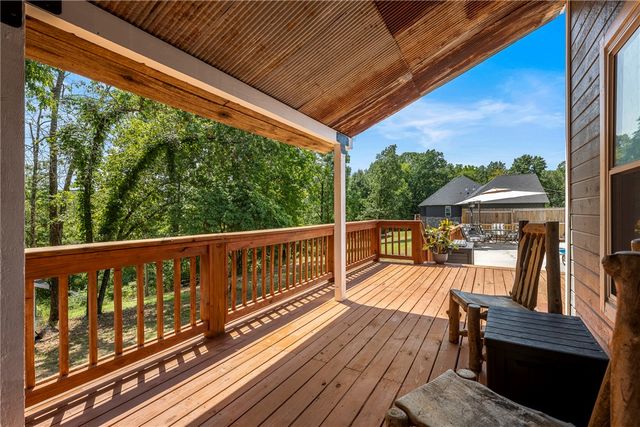 8557 Manor Drive, Bentonville, AR 72712