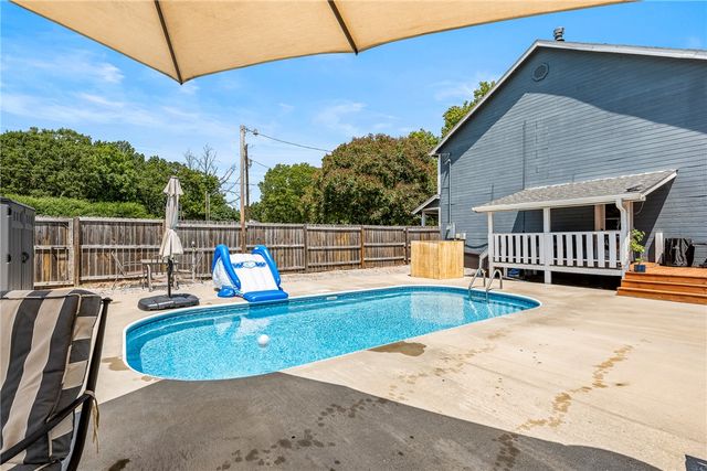 8557 Manor Drive, Bentonville, AR 72712